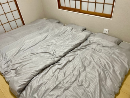 寝室の布団
