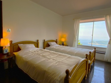 Twin Bed Room