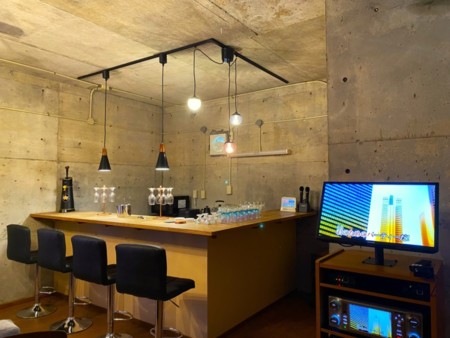 カラオケバーカウンター