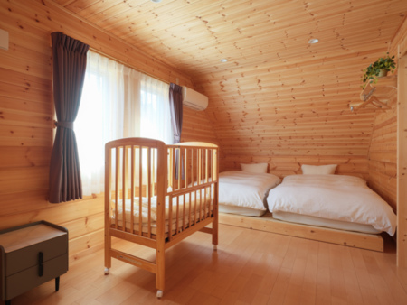 寝室・ベビーベッドのご用意ございます。