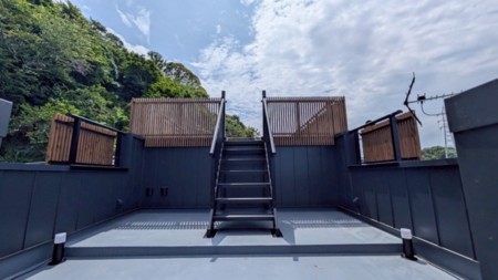 眺望良し。サウナ後の整いにも。