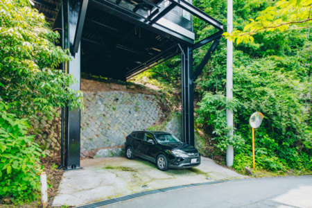 軒下駐車場