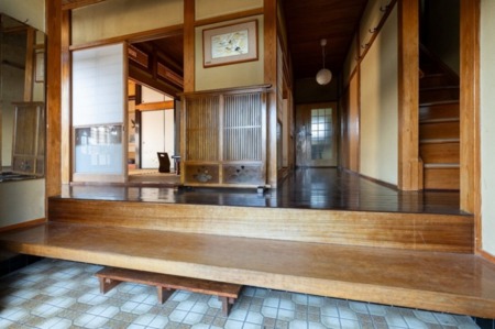木の落ち着く玄関