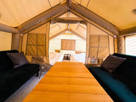 グランピングゴールド_テント内_前室