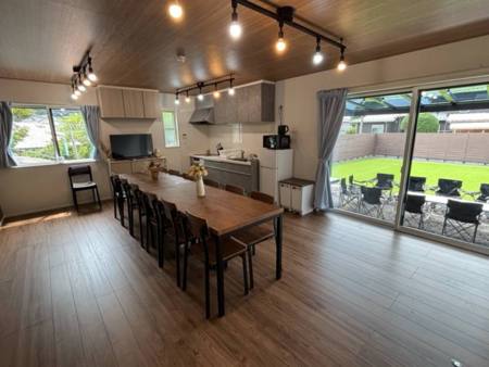 広いリビングは15人で囲むこと可能です！