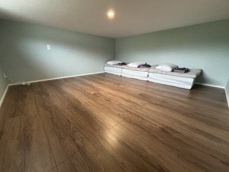 巨大ロフトは布団×３のスペースが２つ！