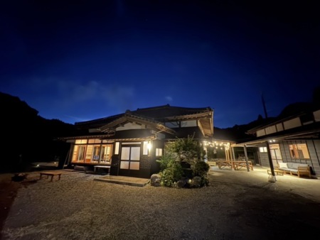 静かな夜の音を聴きながら