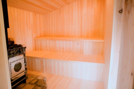 天然ヒノキのサウナ