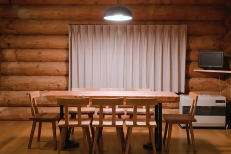 8人掛けのダイニングテーブル