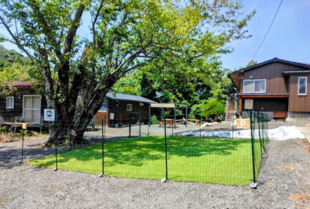 ドッグラン手前に車3~4台駐車可