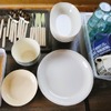 皿（大小）グラス、コップ（人数分）