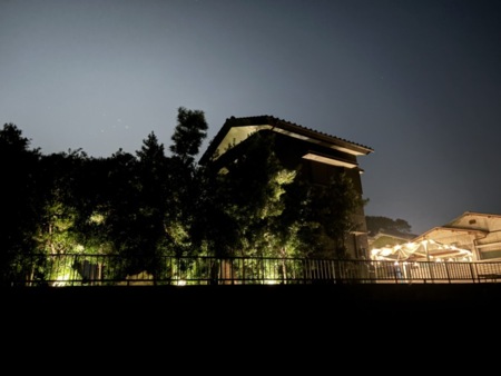 海側外観　ライトアップ