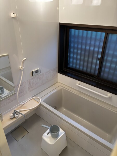 自動お湯貼り、追いだき機能付き