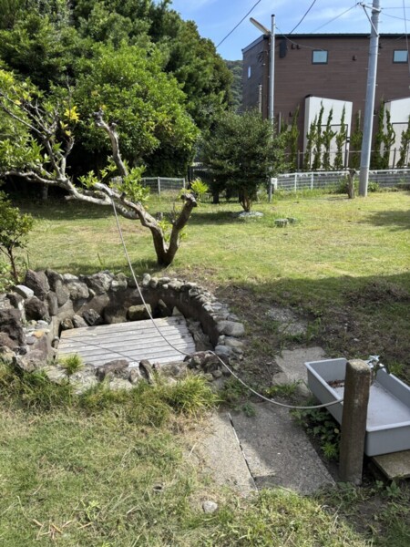 屋外シャワー　物干し有