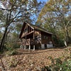 林の中にある別荘は雰囲気満点！11月
