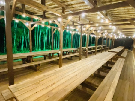 ウッドデッキ【50人まで座れます