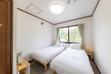 寝室8（2階シングルベッド×２）