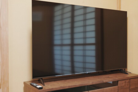 和室で楽しむ大画面テレビ