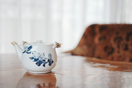 庭を眺めて寛ぐティータイム