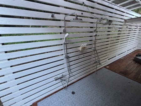 サウナ＆露天風呂にも複数シャワー完備！