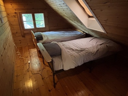 A棟　寝室②　A棟には布団３セット完備