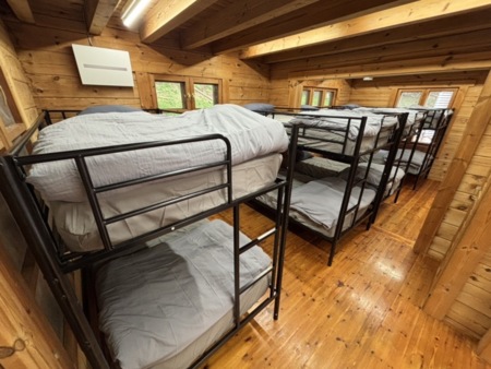 B棟１階　ベッドエリア　※布団×２完備