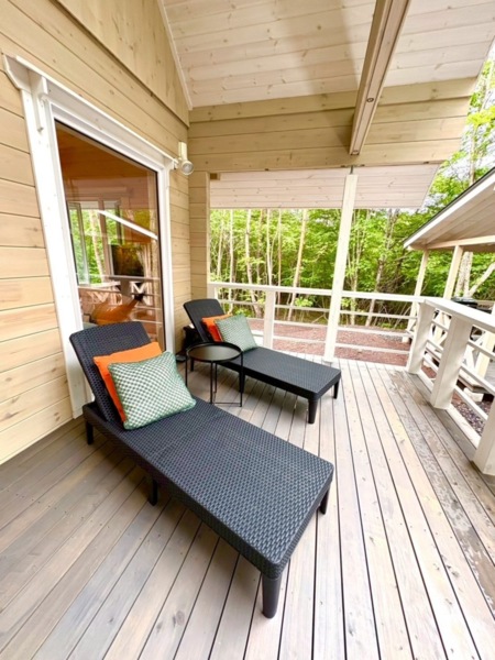 森の中の涼しい風に当たって、リフレッシュ