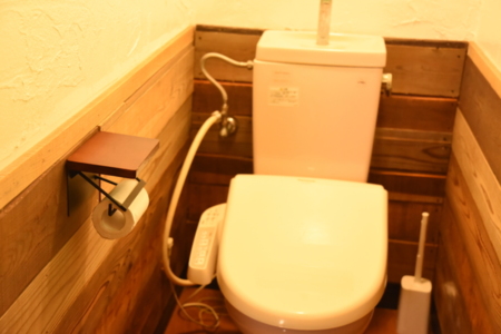 トイレはウォシュレット付き