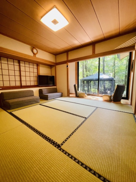 畳の香りに包まれた和室