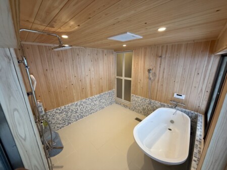 檜の香に包まれて贅沢なバスタイムを満喫