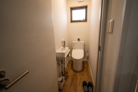 温水洗浄便座付きトイレ