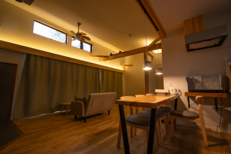 夜は間接照明をつけると雰囲気あがります