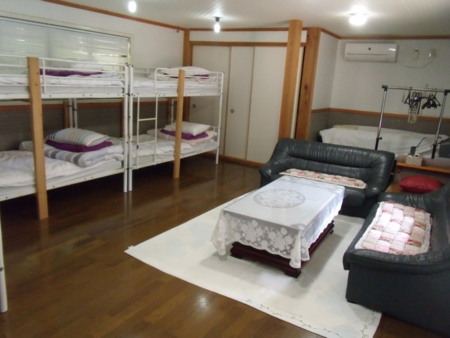 洋室　二段ベッドが3台あります。