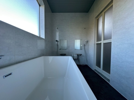 ２つのシャワー付で同時利用も快適なお風呂