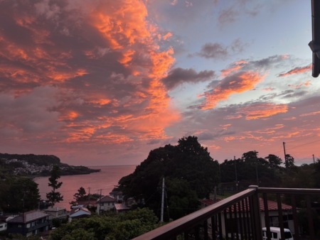 リビングから見える朝焼け