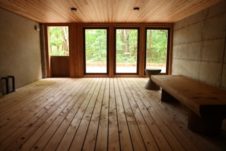 元ガレージを整いスペースに改装