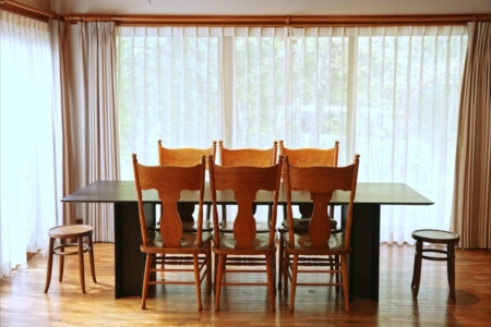 最大8名座れるダイニングテーブル