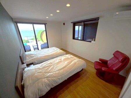 寝室（シングルベッド2台）