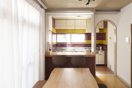 ダイニングルームから見たキッチン