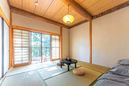 畳の香りに包まれた、心落ち着く和の空間