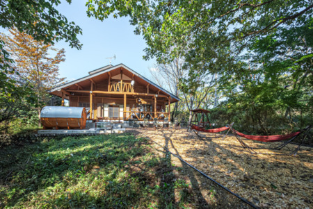 木々に囲まれたプライベート空間