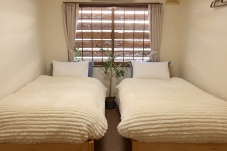 2名部屋（シングルベッド2台）×3部屋