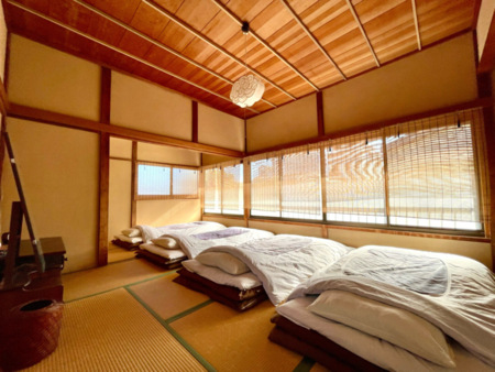 【2階寝室】日当たりの良い明るい和室