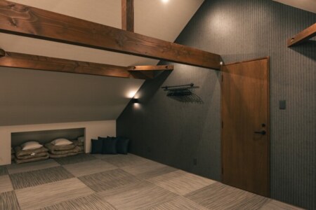 2F寝室は特製畳の和室もございます