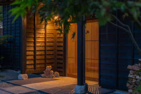 夕暮れの玄関周り