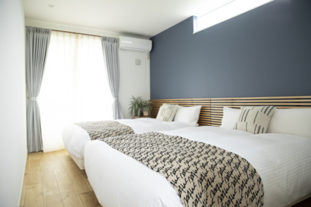 寝室1（最大4名・シモンズベッド）