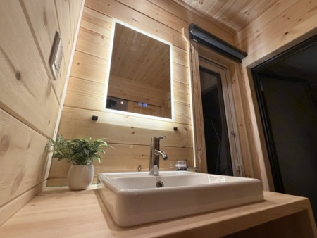 明るく清潔感のある洗面スペース