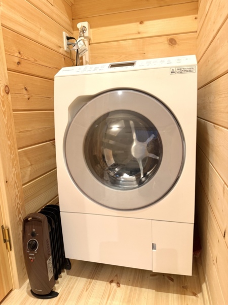 洗濯乾燥機はランドリールームにございます