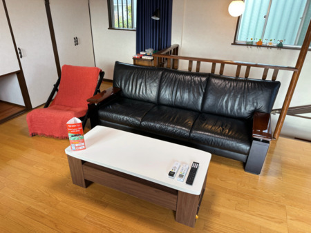 リビング（テレビ前のソファ）