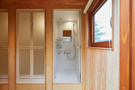 シャワー室４台